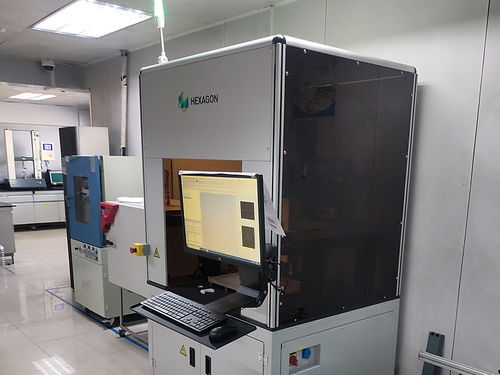 金龍魚工廠,有這樣一臺設備專門用來檢測瓶體瓶蓋